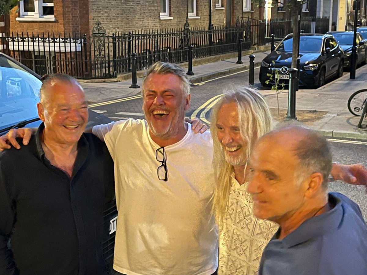 NickBeggs's tweet image. It was great as always to hangout with Bruce Woolley, Lewis McLeod and Guy Pratt at Dead Ringers! 🔥