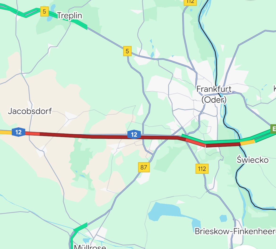 glr_berlin's tweet image. Wer schon mal im Sommer mit dem Auto auf dem Balkan unterwegs war, kennt es vielleicht von der ungarisch-serbischen Grenze. Oder auch Bosnien-Herzegowina/Kroatien. Wartezeit auf der A12 gen Polen aufgrund der Grenzkontrollen liegt aktuell bei mindestens plus zwei Stunden.