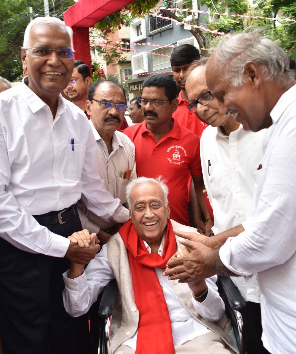 ZafarMohiuddin's tweet photo. Renovated office the CPI TS Council- Makhdoom Bhavan- was inaugurated by former CPI General Secretary #SuravaramSudhakarReddy. The event was presided over by CPI Telangana State Secretary and #MLA #KunamneniSambasivaRao. 
#Draja #zafarmohiuddin 
#CPI #MakhdoomMohiuddin
#hyderabad https://t.co/f3fvhn3oGe