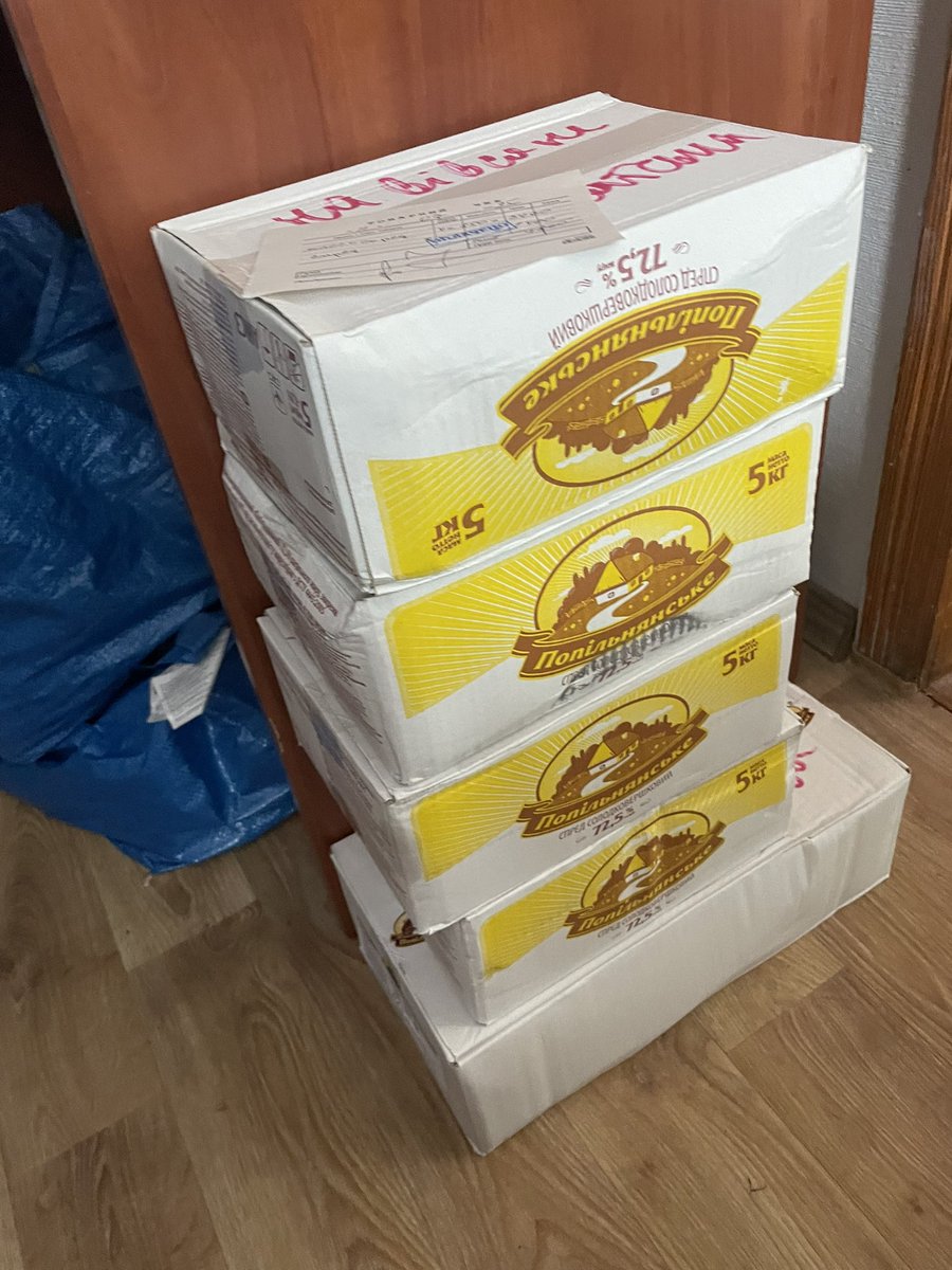 LVKitchen2014's tweet image. We bought baking butter at the bakery. Thank you for your support and donation.🤝💛💙