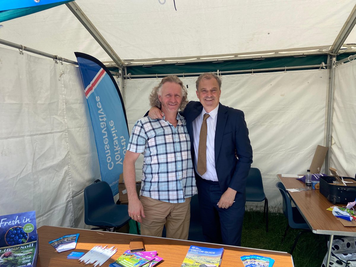JulianSmithUK's tweet image. Great to catch up with @northyorksc Conservative councillors @greatyorkshow - David Staveley in #settle manned the tent for a good chunk of the day