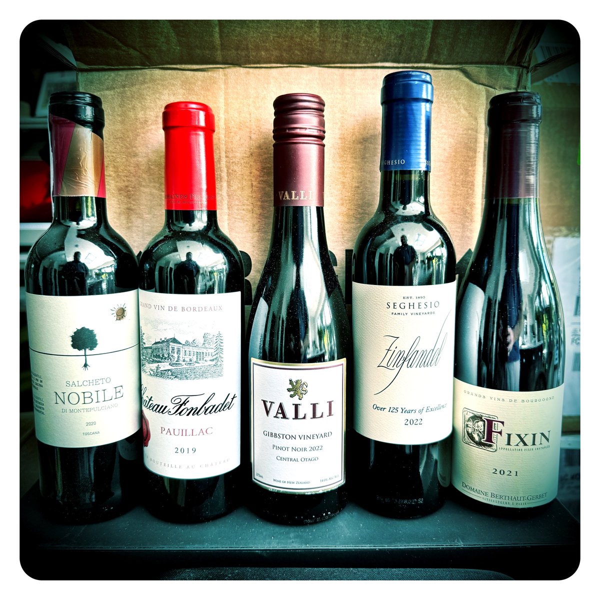 gregsherwoodmw's tweet image. Lovely to receive my delicious half bottle wine order from @victoriascmw at The little Fine Wine Company offering a fab selection of expertly chosen fine wines in half bottles from my fellow Master of Wine. Do visit her website for some wine treats! 🍷💥😜