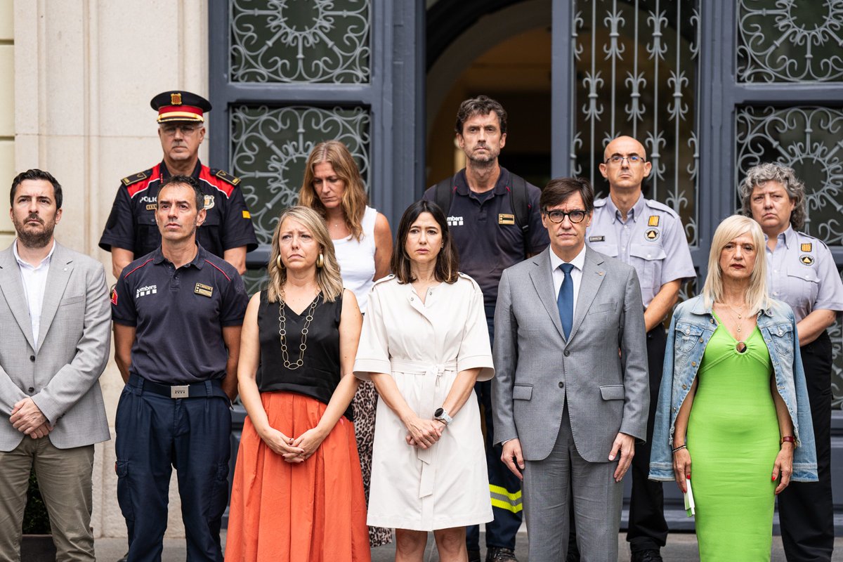 Des de #ProteccióCivil hem participat al minut de silenci en record del membre de l'Equip de Prevenció i Actuacions Forestals (EPAF) de <a href="/bomberscat/">Bombers</a> 

Han participat el subdirector Sergio Delgado i la subdirectora Imma Solé