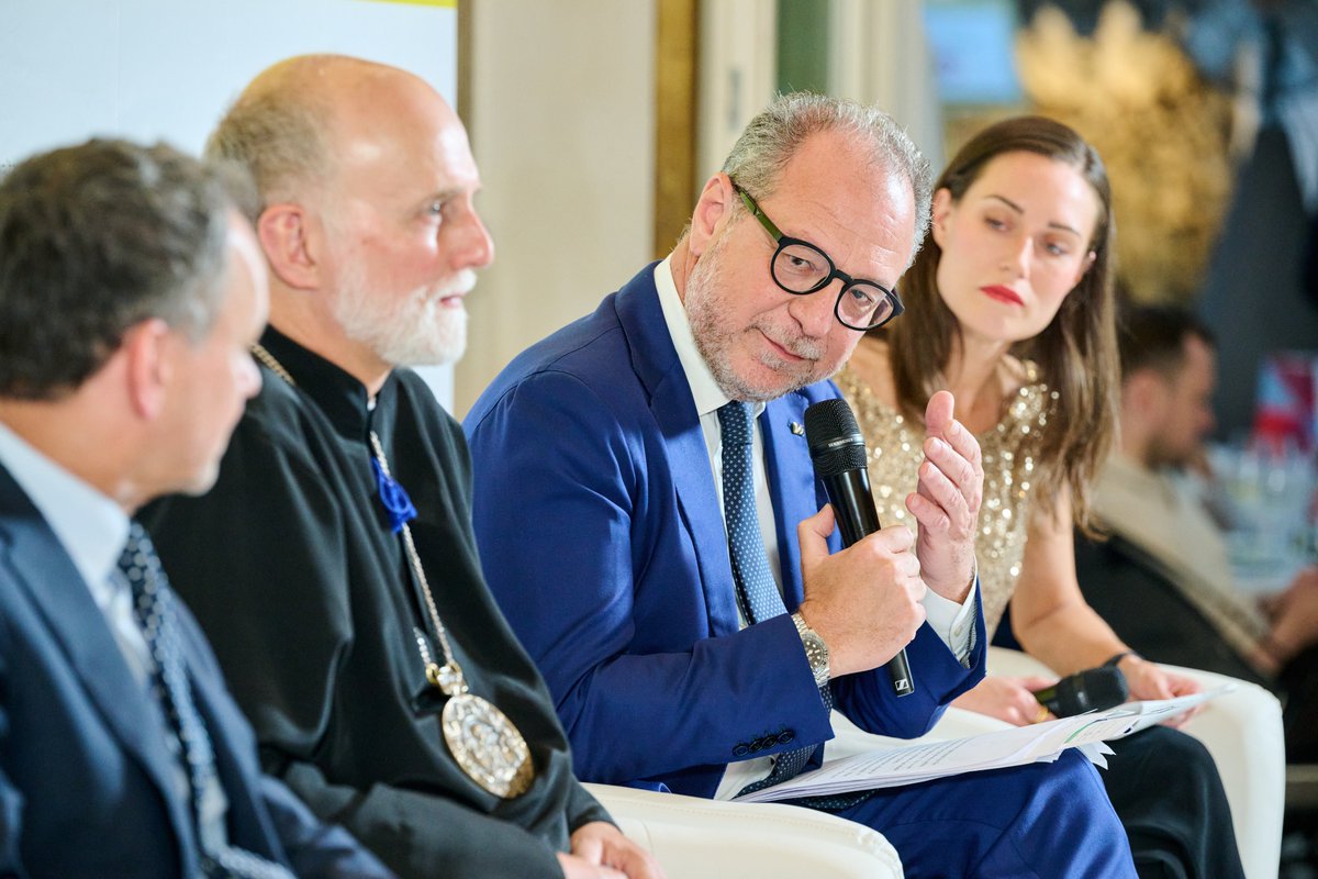 yes_ukraine's tweet image. “Reconstruction is not just a material matter, it’s a moral action, human political duty towards a nation that is courageously defending its dignity and freedom”, @giorgiomule, Vice President, Chamber of Deputies of Italy. The discussion panel “No Security - No Recovery”,…