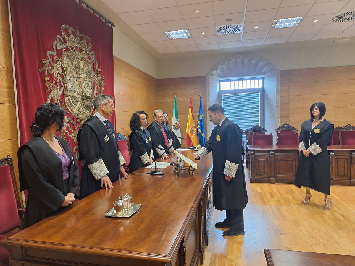 TSJ Extremadura (@tsjext) on Twitter photo El <a href="/TSJEXT/">TSJ Extremadura</a> ha acogido el acto de juramento a magistrado de Francisco Francisco Javier Sánchez Mora, titular del Juzgado de Primera Instancia número 5 de Badajoz. poderjudicial.es/cgpj/es/Poder-… El <a href="/TSJEXT/">TSJ Extremadura</a> ha acogido el acto de juramento a magistrado de Francisco Francisco Javier Sánchez Mora, titular del Juzgado de Primera Instancia número 5 de Badajoz. poderjudicial.es/cgpj/es/Poder-…