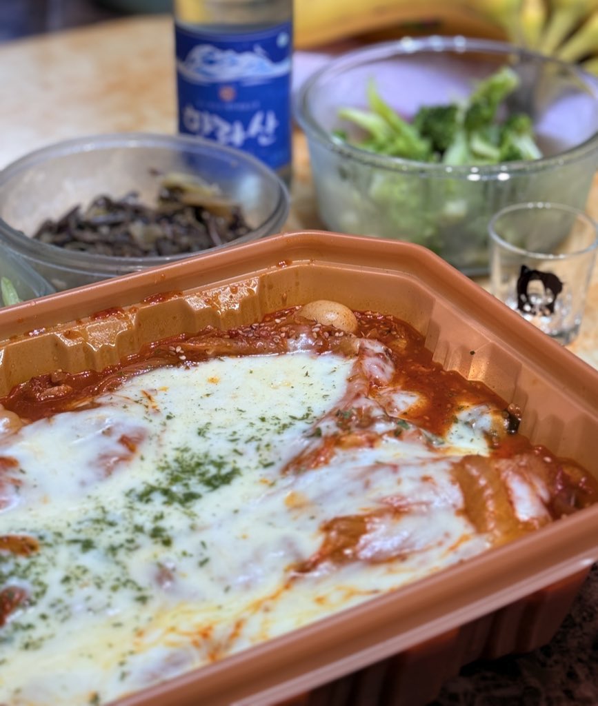 간만에 와서 또라이짤 올리고 감 
오늘 첫끼 🥹🥹🥹
운동갓다왓여