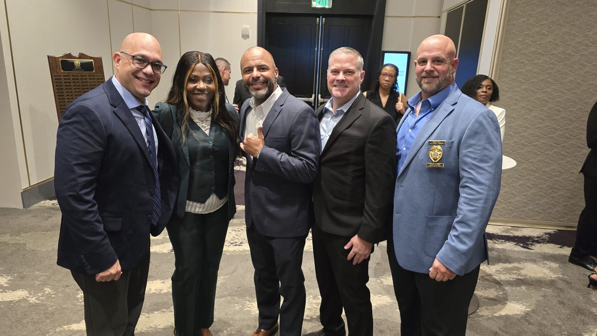 SergeantNJoseph's tweet image. Last night, the SPI Class of ’95 reunited at Dade’s Chief Dinner. Everyone looked sharp! What a blessing to reconnect and reflect on how far we’ve all come. #SPI95 #Sharp #Professionals