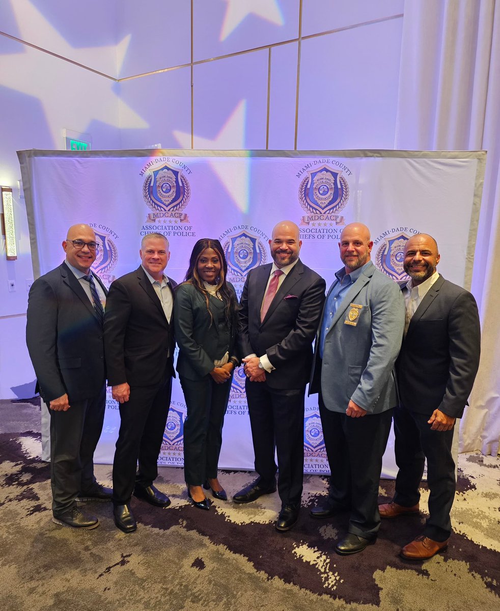 SergeantNJoseph's tweet image. Last night, the SPI Class of ’95 reunited at Dade’s Chief Dinner. Everyone looked sharp! What a blessing to reconnect and reflect on how far we’ve all come. #SPI95 #Sharp #Professionals