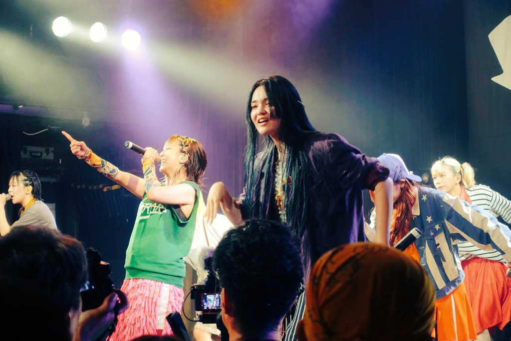 yokosuka22's tweet image. 浴衣に着替えつつ、最早そんなテンションでもないしな…とか思いつつ、メンバーに対面したらそれはそれとして楽しんでしまいました。いいチェキやん。夏ってやっぱり最高だし、PIGGSやっぱり大好きです！！！！！！！！！！！！！！！！！！！！！！！！
　
#PIGGS渋谷 #PIGGS浴衣 #BBS5 #BOOBOOSTAR