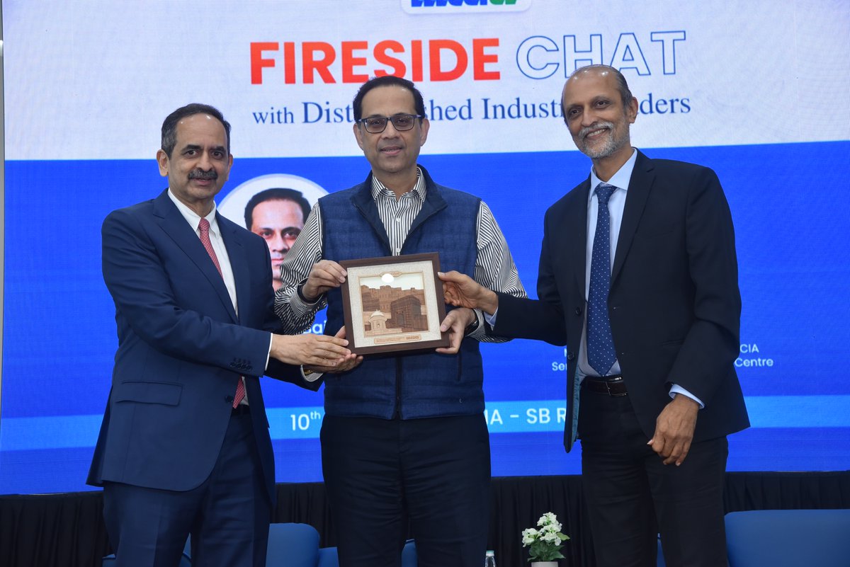 MCCIA_Pune's tweet image. What drives a legacy brand to reinvent, take bold risks, and stay customer-first?
At MCCIA’s Fireside Chat, Sanjiv Bajaj shared rare insights into scaling with purpose, embracing tech early, and backing intuition with experience, in conversation with Dr. Ajit Ranade
A powerful…
