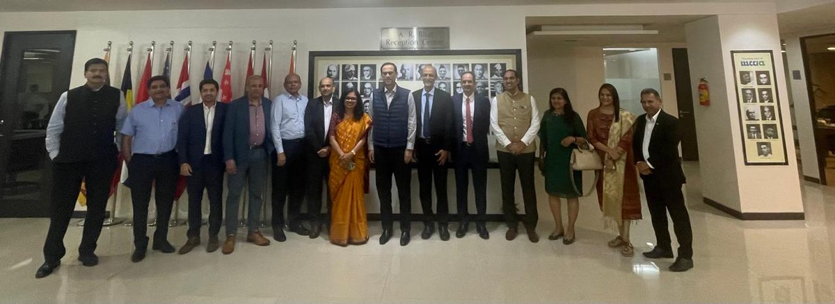 MCCIA_Pune's tweet image. What drives a legacy brand to reinvent, take bold risks, and stay customer-first?
At MCCIA’s Fireside Chat, Sanjiv Bajaj shared rare insights into scaling with purpose, embracing tech early, and backing intuition with experience, in conversation with Dr. Ajit Ranade
A powerful…