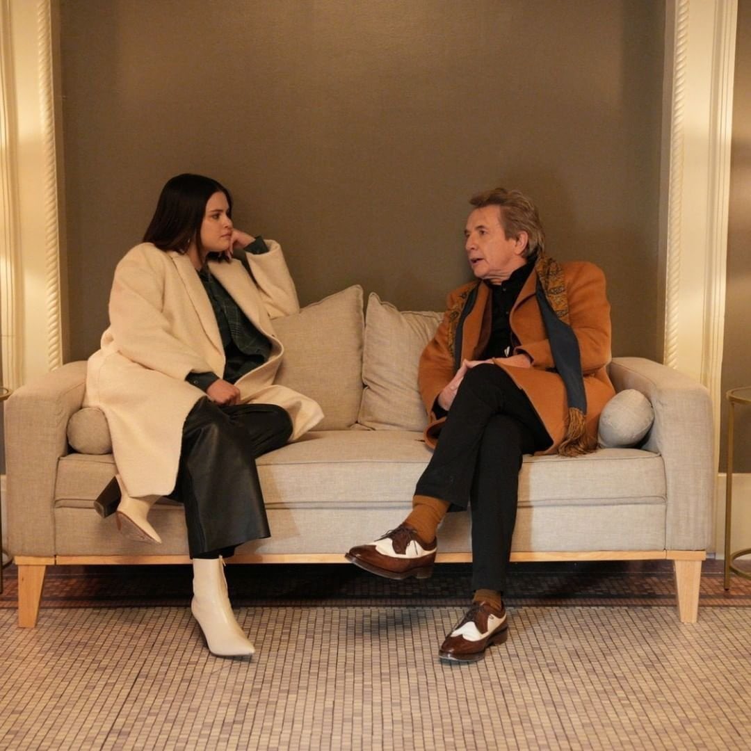 thedailymartins's tweet image. martin short, selena gomez + other cast & crew members on the set of 'only murders in the building' season two in new york city (2022)
📸: babyhowardsbuddies | ig