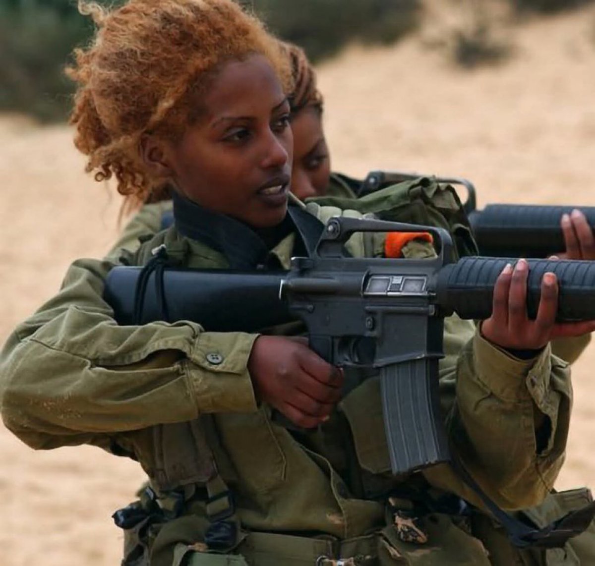 وسائل إعلام إسرائيلية: العثور على الجندية زانغاكوكي محترقة في كمين برفح، وتم جمع رفاتها وفقًا لرغبتها بالدفن في إثيوبيا.
مصير مؤلم يعكس قسوة الميدان.