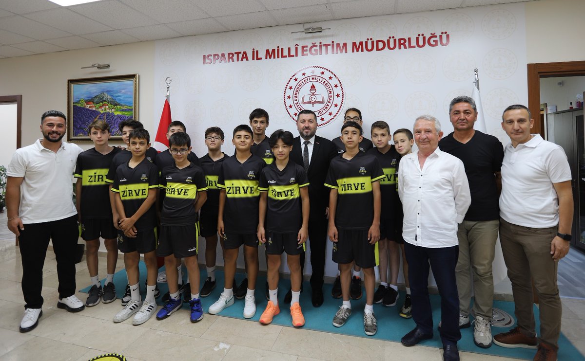 📌 Isparta Zirve Spor Kulübü’nden Ziyaret

Futbolda Isparta U-13 Ligi’ni şampiyon olarak tamamlayan Isparta Zirve Spor Kulübü Başkanı Sayın Erol YEDİBELA, kulüp yöneticileri, öğrenciler ve antrenörleri, İl Millî Eğitim Müdürümüz Recai OCAK’ı ziyaret etti.

Nazik ziyaretlerinden