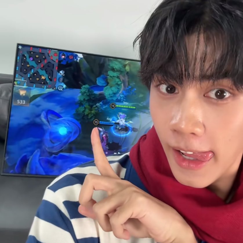 ดลลี่เล่นrov