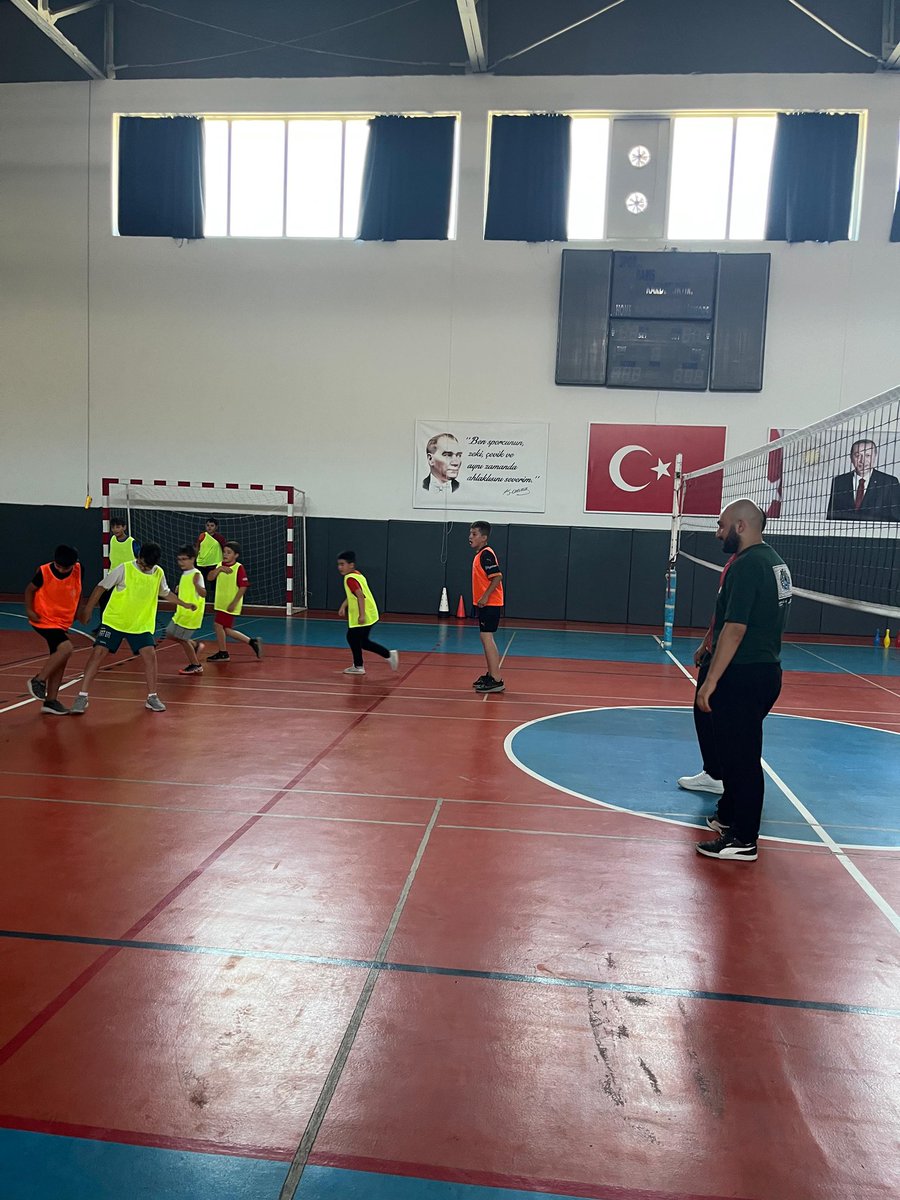 Yaz Kur’an kursumuzun etkinlik gününde öğrencilerimizle futbol maçı gerçekleştirdik💥⚽️

#TosyaGençlikMerkezi