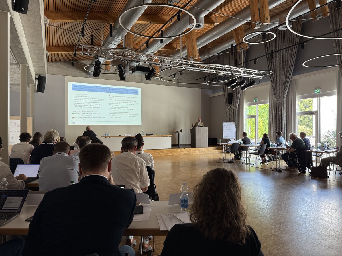 styriamed's tweet image. 70.te #Konsultativtagung der deutschsprachigen #Ärztekammern im SPZ in #Nottwil , Innerschweiz. Heut Nachmittag hat die #KI breiten Raum. Arztexpertise versus Dr.Google.