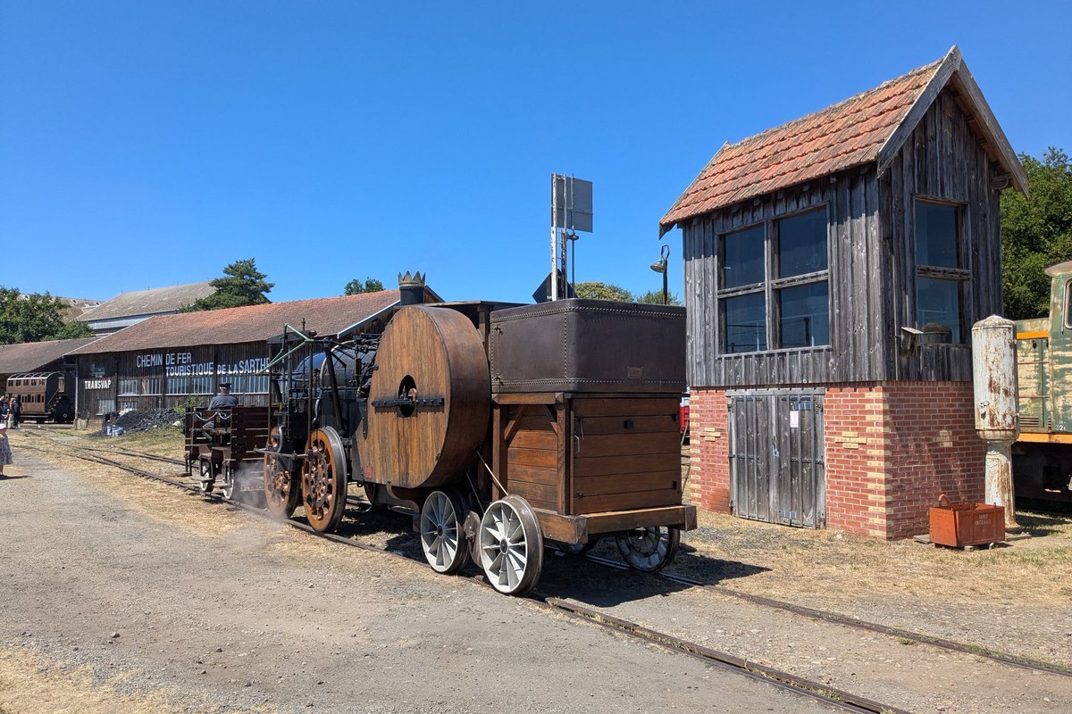 La réplique de la locomotive à vapeur de Marc Seguin, première locomotive française construite à partir de 1829.