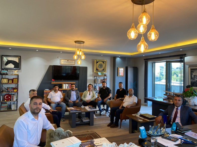 DilekR85638's tweet photo. 📍 TÜGVA VAN

Nazik ziyaretleriyle bizleri onurlandıran İpekyolu İlçe Millî Eğitim Müdürü Sn. Harun Yeşilova ve beraberindeki Şube Müdürlerine teşekkür ederim. #tügvavan👏 https://t.co/RMDnMXWal8