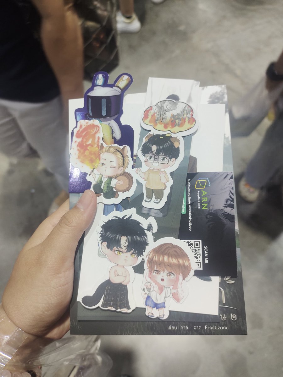 วันนี้ที่รอคอย แจกเขมจิราเล่มพิเศษ 2 พร้อมลายเซ็นคุณคาลิและจิบิครบเซ็ตค่ะ 🎉🎉🎉🎉❤️
แฟนนิยายหรือแฟนคลับนักแสดงที่อยากได้เล่มมาเล่นได้ทั้งหมดเลยค่ะ 😭😭😭
สุ่มวันออนแอร์วันแรก เขมจิรามาแล้ว!!!
#สิงหานี้เขมจิราต้องรอด
#เขมจิราต้องรอดseries