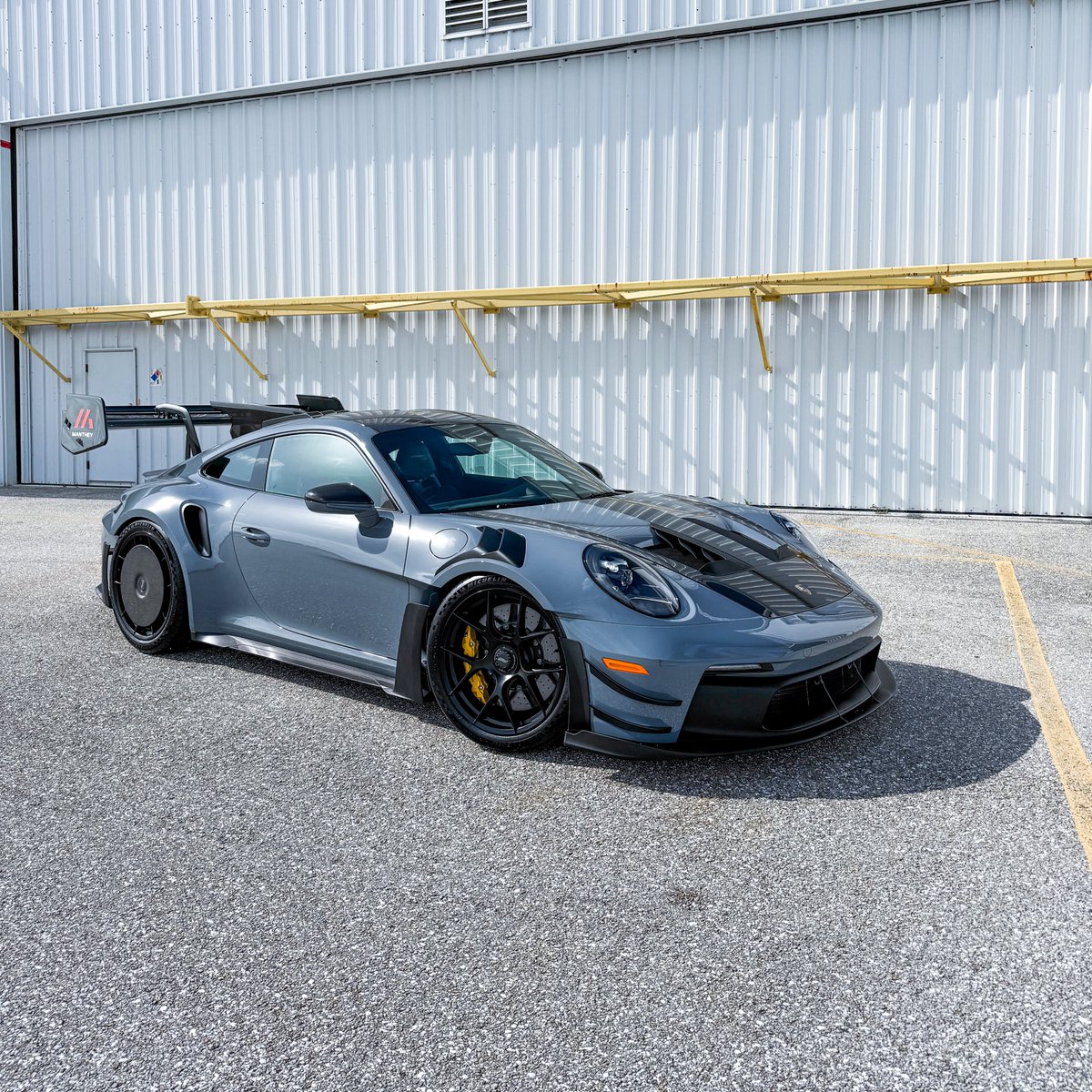 KFLETCH___'s tweet image. Fridays are for Manthey GT3RS’s. Probably my favorite one I’ve driven so far. Arctic Grey with black carbon pieces. Ohhhh yes. Let’s get to work everyone ☕️ weekend ahead