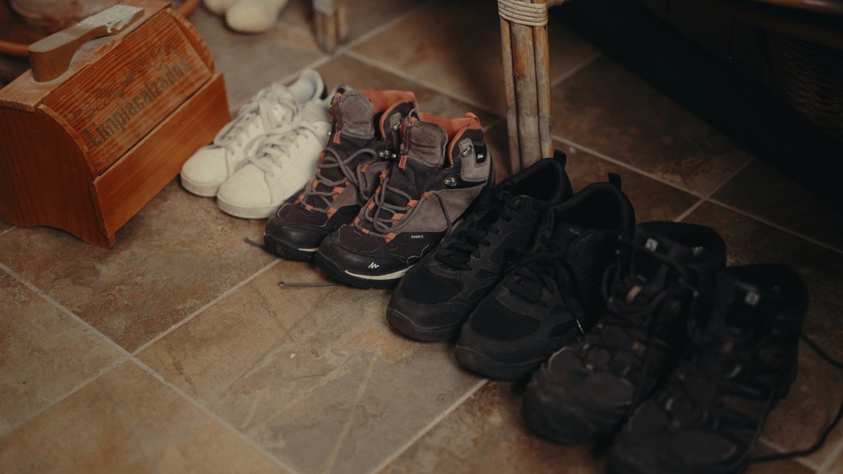 🎬 "Como si con la comida se pudiera repartir cariño" – Comedia dramática sobre lo no dicho… y lo que une. Nos alegra sumar a nuestro catálogo este cortometraje escrito y dirigido por Alberto Cruzado. Más info: lineupshorts.com/post/como-si-c…