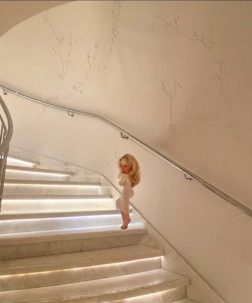 le fait qu’un de mes collègues m’a demandé très sérieusement si je faisais 1m50 ou 1m55