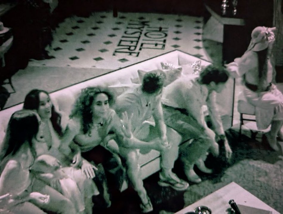 pocketteavee's tweet image. Morgan’s arm was interlinked with ashley’s when the lights turned off..I feel like that alone makes it too hard to be either of them #bb27