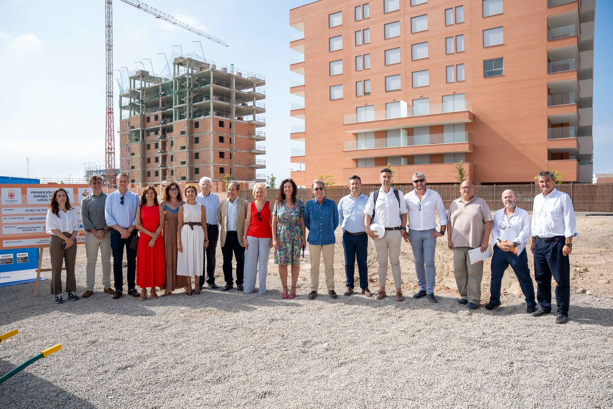 María del Mar Vázquez (@mar_del_marvaz) on Twitter photo 🏠 Iniciamos la construcción de 74 viviendas protegidas en la Vega de Acá, la principal zona de expansión de nuestra ciudad.
Tendrán dos y tres dormitorios y contarán con zonas ajardinadas. En este mandato vamos a alcanzar las 600 viviendas promovidas por el <a href="/aytoalm/">Ayuntamiento de Almería</a>. 🏠 Iniciamos la construcción de 74 viviendas protegidas en la Vega de Acá, la principal zona de expansión de nuestra ciudad.
Tendrán dos y tres dormitorios y contarán con zonas ajardinadas. En este mandato vamos a alcanzar las 600 viviendas promovidas por el <a href="/aytoalm/">Ayuntamiento de Almería</a>.