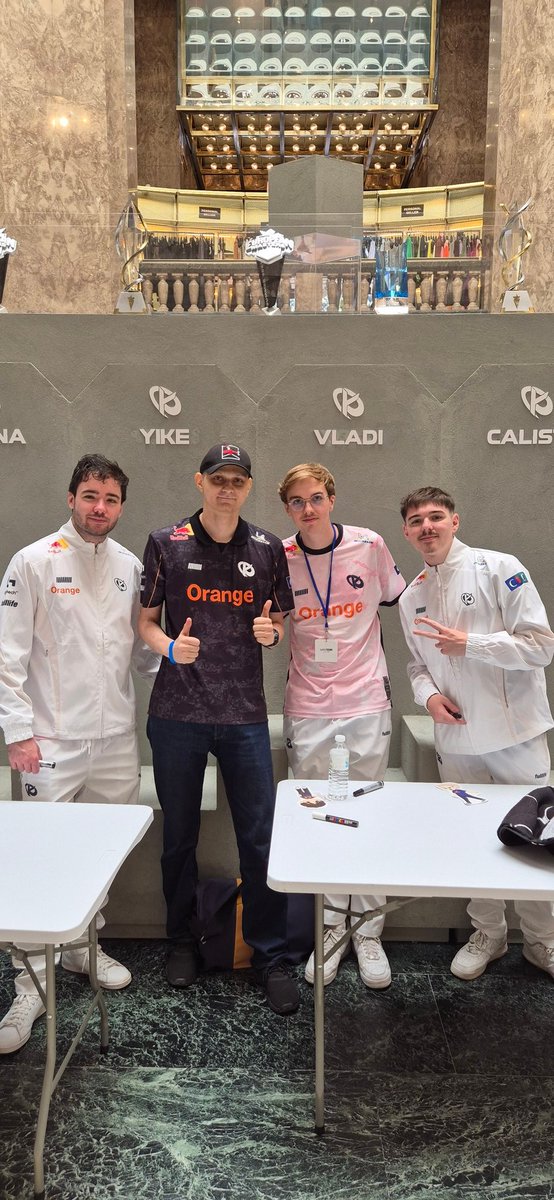 2 ans après, diplôme en poche, taff dans l'esport, cancer battue mais toujours champions olympique!