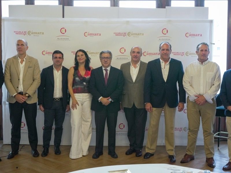 Extremadura es una tierra con grandes oportunidades, sobre todo en el sector de la agroindustria, sostenibilidad, innovación y defensa. Así lo he expresado en el coloquio “El fin de la inocencia europea:reto y oportunidades ante una geopolítica en llamas” en la <a href="/CamaradeBadajoz/">Cámara de Comercio de Badajoz</a>.