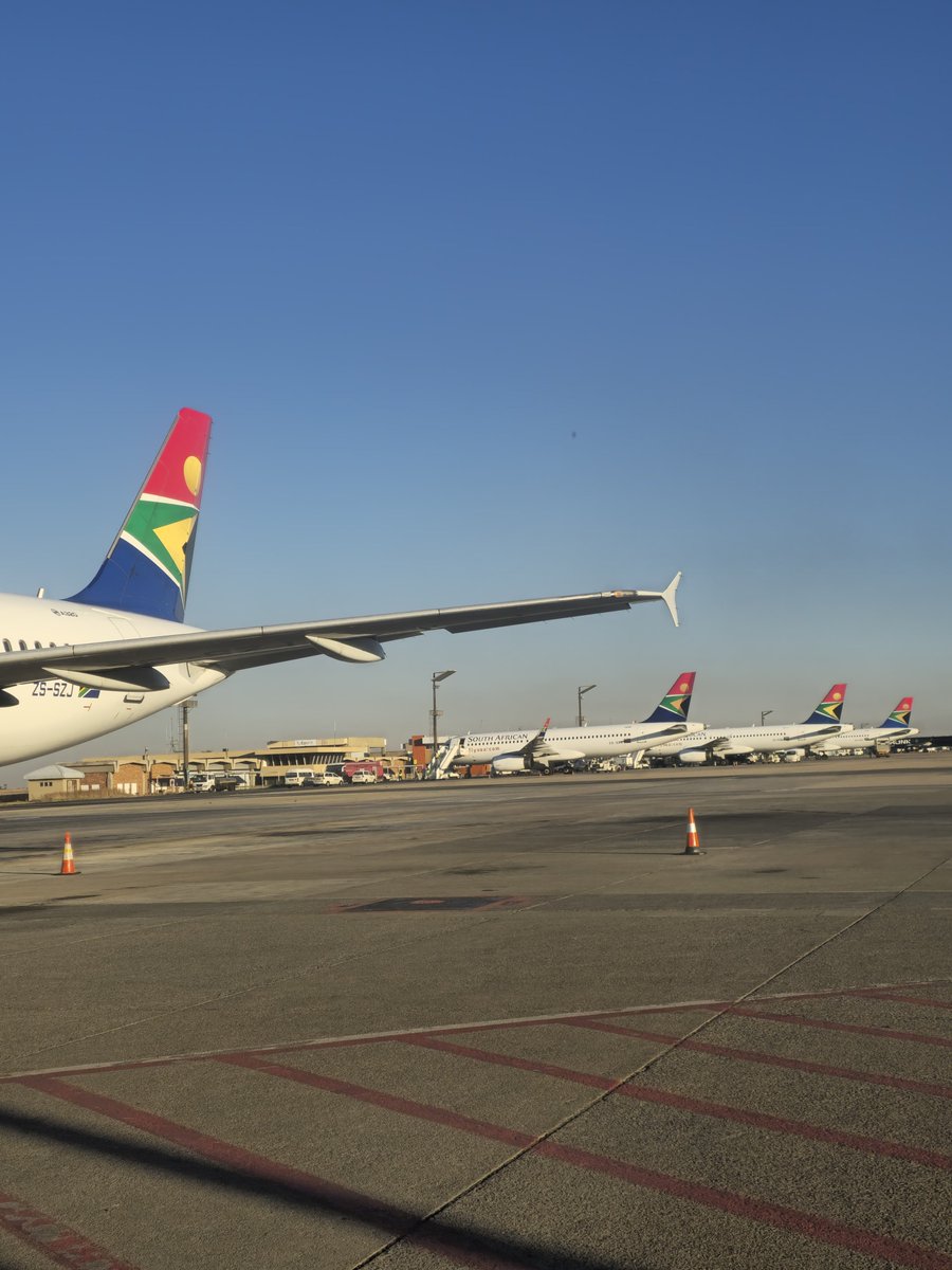 flysaa's tweet image. We're ready for the weekend! Are you? 😎
Pack a bag, pick a place and we'll handle the rest ✈️
#FlySAA 🇿🇦 #SAA #SAAVoyager #SAAfleet