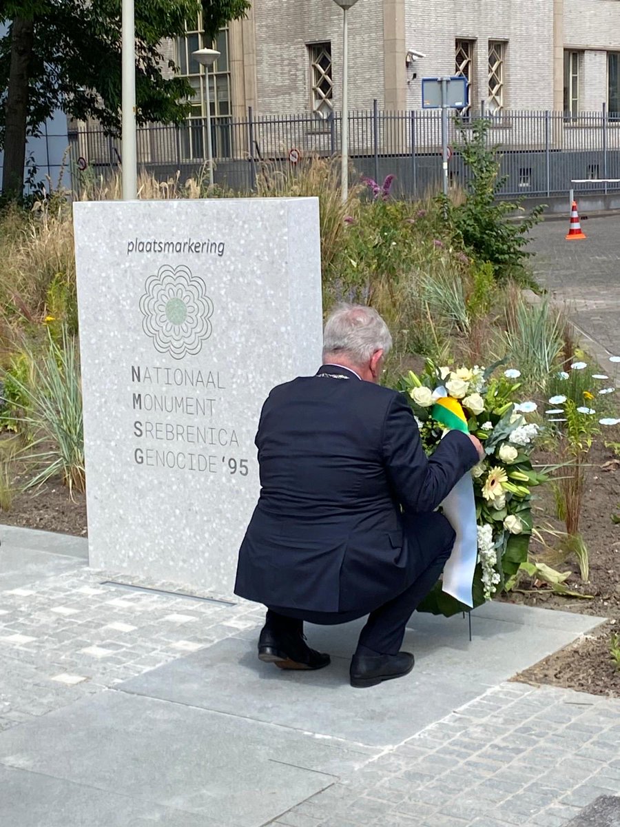 ahms2's tweet image. Danas smo u Hagu, zajedno sa gradonacelnikom i predstavnicima MVP I MO🇳🇱 inaugurirali privremeni spomenik posvecen zrtvama genocida u Srebrenici. Veoma snazan simbolicni gest, dok cekamo stalni memorijal.
Nikada ne smijemo zaboraviti ⁦@DutchMFA⁩