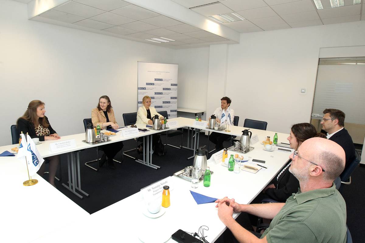 OSCE_Serbia's tweet image. Acting Head @OSCE_Serbia Carolina Hidea welcomed director of @osceorg CPC Catherine Fearon to the Mission & 🇷🇸. During the visit she met w our partners from 🇷🇸 institutions and CSOs emphasizing that co-operation & addressing global security challenges remain key #OSCE priorities.