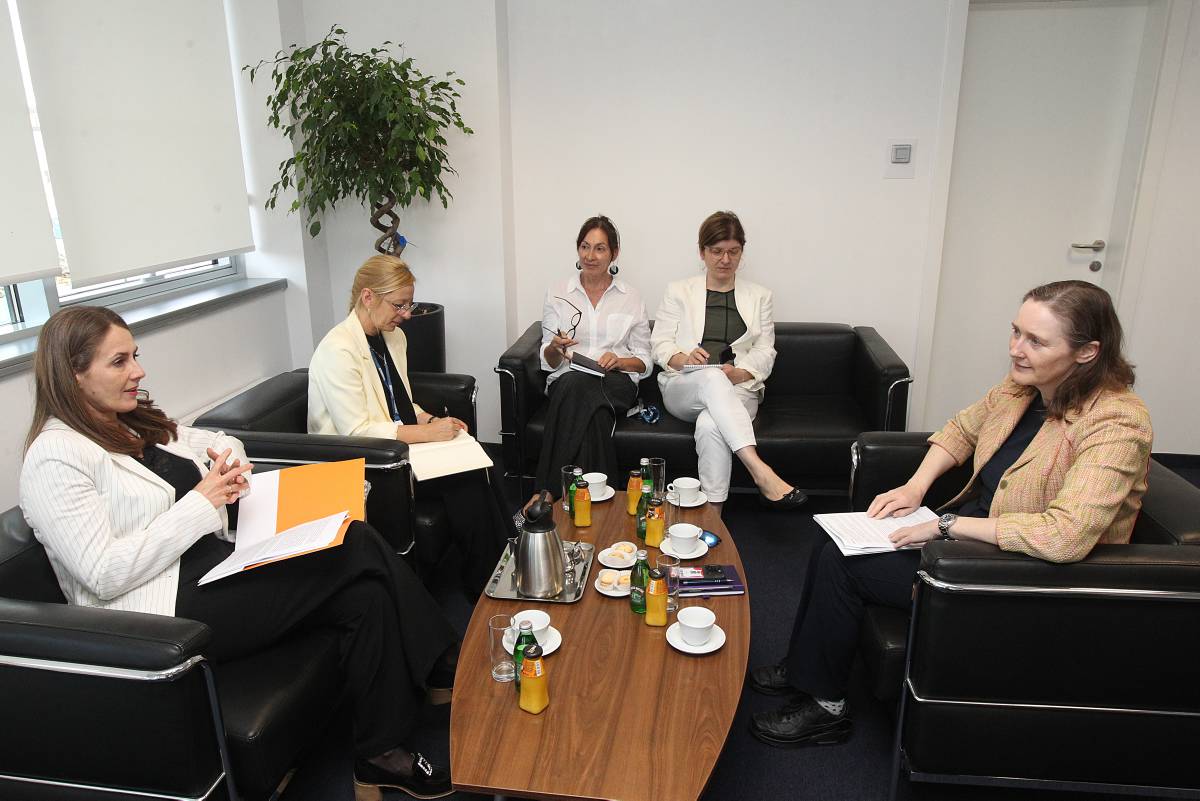 OSCE_Serbia's tweet image. Acting Head @OSCE_Serbia Carolina Hidea welcomed director of @osceorg CPC Catherine Fearon to the Mission & 🇷🇸. During the visit she met w our partners from 🇷🇸 institutions and CSOs emphasizing that co-operation & addressing global security challenges remain key #OSCE priorities.