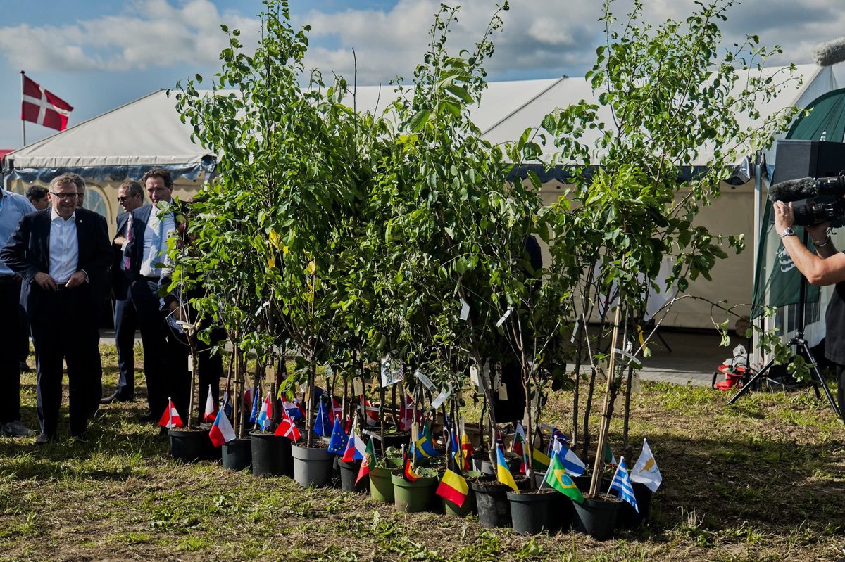Climate policy beyond 2030 is the focus of Day-2 at 🇪🇺Environment Ministers meeting in 🇩🇰Aalborg. And 🇺🇦is a full participant. Green transition, access to climate technologies and finance, NDC are on the agenda. We`re already a part of the 🇪🇺and no one can stop us on this path
