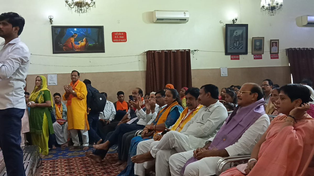 गुरु पूर्णिमा के अवसर पर बुलन्दशहर में एक धार्मिक अनुष्ठान में सम्मिलित होकर सन्त समाज का आशीर्वाद लिया।