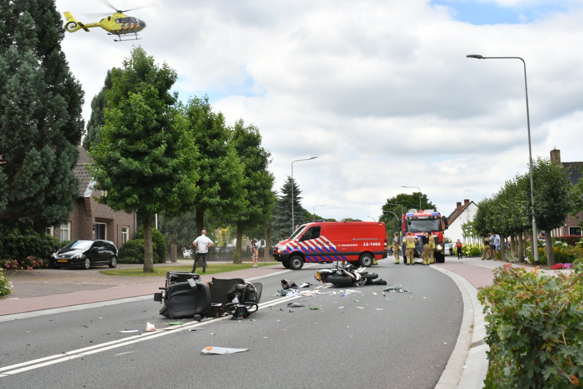 Zwaargewonde bij ongeval tussen motor en scootmobiel