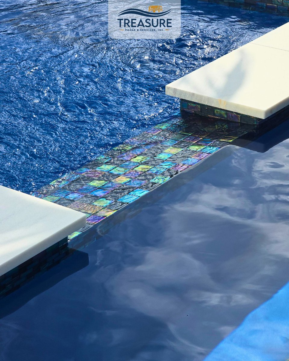 CraigPools's tweet image. 💧 It’s all in the details.
This beautiful spa spillover highlights the craftsmanship in the tile and coping work that takes every pool to the next level.
#LuxurySwimmingPools #PoolDesigners #TreasurePools