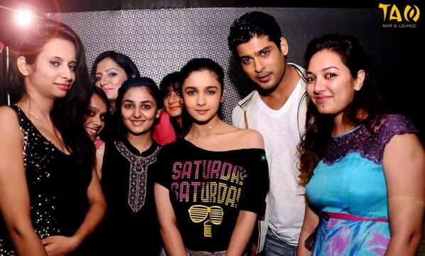 TheRealSidX's tweet image. Throwback to the #HSKD days

#SidharthShukla
11 YRS OF SID AS ANGAD