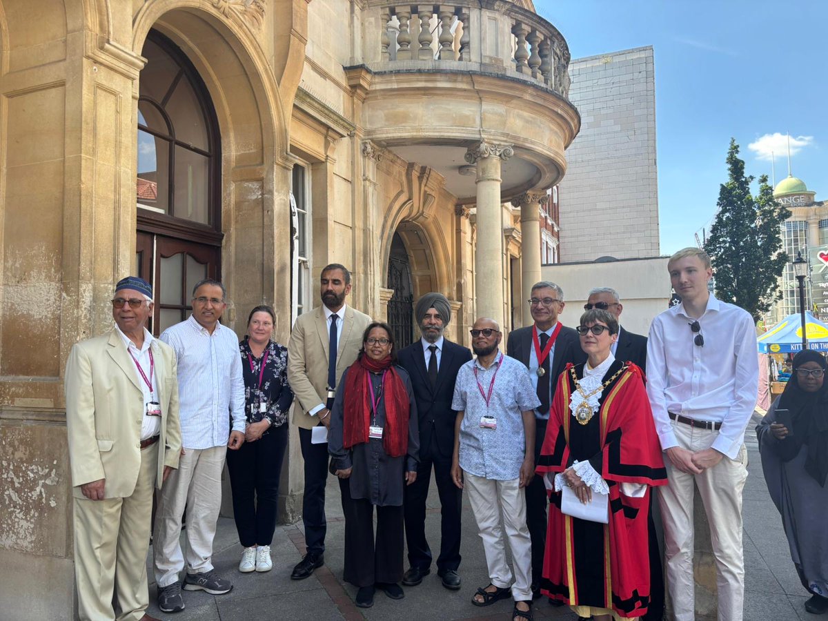 Jas_Athwal's tweet image. Today, our community in Ilford came together to remember the Srebrenica genocide.
30 years ago over 8,000 Muslim men & boys were murdered because of their faith, their culture, & their God. During this period, women and girls were also subject to sexual violence.
Even today,…