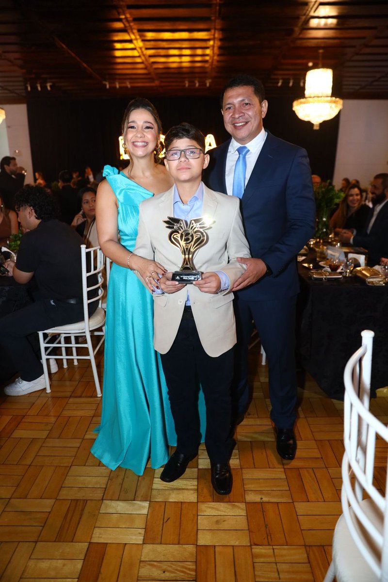 juniortapajos's tweet photo. ✨ Esta semana vivi um momento especial que quero compartilhar com vocês!

Fui homenageado no Top Profissionais do Ano 2025, pelo amigo Marcelo Bacana, em reconhecimento ao nosso quarto mandato como vereador, https://t.co/7aqTHQQIZp