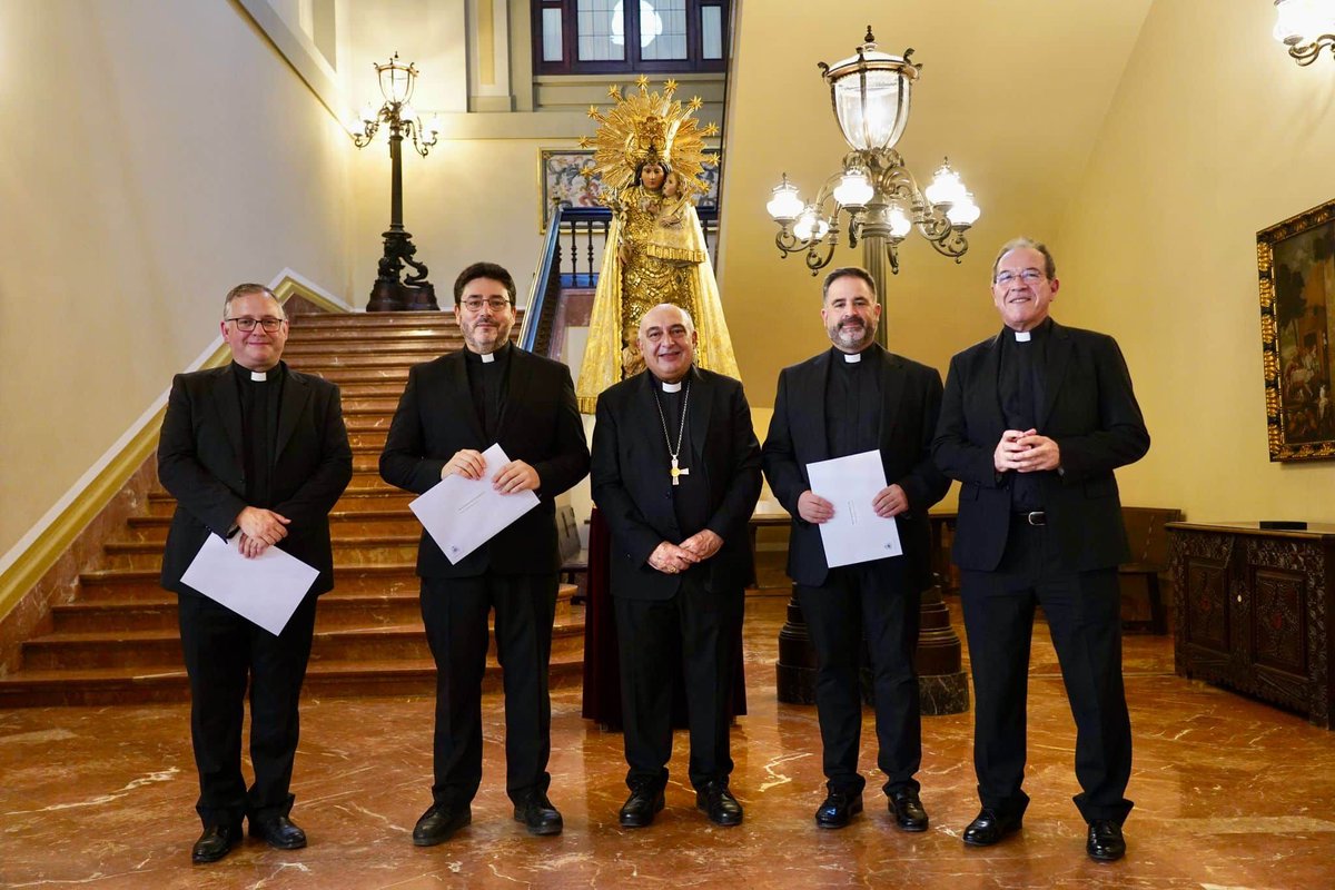 El Arzobispo nombra a los vicarios episcopales F.Javier Grande, de la V, y J.J Monfort, de la VIII, y a F. Carrasco vicerrector de La Inmaculada.
ℹ️ archivalencia.org/el-arzobispo-n…
📷 @albertosaizllop