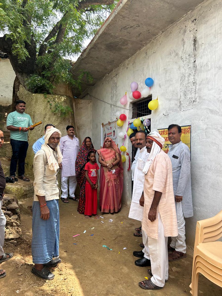 #PMAYUrban के ज़रिए लाखों लोगों की मुस्कान पक्के घर के सपने को साकार कर रही है
आज माननीय मुख्यमंत्री वर्चुअल माध्यम से 65,000 से ज़्यादा लाभार्थियों को गृह प्रवेश कराएँगे और स्वीकृति पत्र वितरित करेंगे
सभी लाभार्थियों को हार्दिक बधाई 
नगरपरिषद सेवड़ा द्वारा हितलाभ वितरण कार्यक्रम