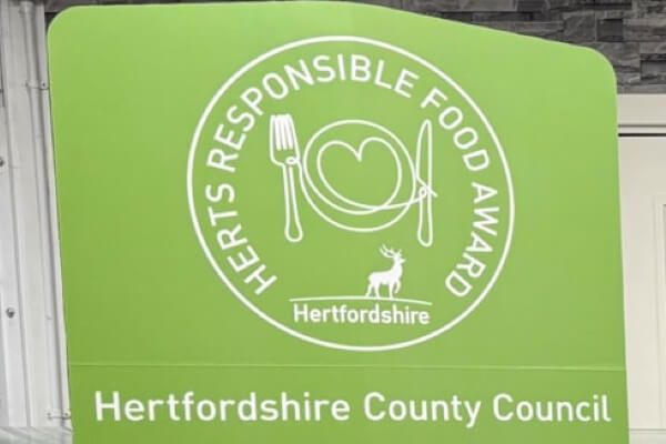 The Hertfordshire Responsible Food Award is a quality-mark that any local business serving food can apply for, to demonstrate that they are promoting healthier eating habits &gt; livingmags.info/local-food-bus… #Herts #ResponsibleFoodAward #LocalBusiness <a href="/hertscc/">Hertfordshire County Council</a>