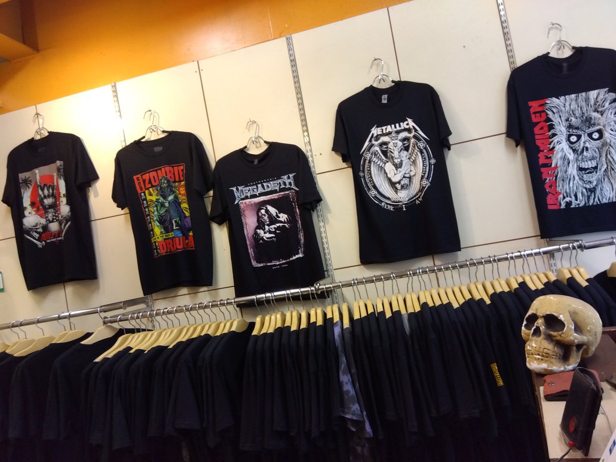 info75599516's tweet photo. 先週に続き今朝も海外正規サプライヤーより新商品が死ぬ程大量入荷Death‼️今回は 毎度の #ロックTシャツ #メタルTシャツ に加え #映画Tシャツ #ゴッドファーザー #ロッキー のシリーズも入荷‼️開業して20年になるけど、結局、僕の好物の品揃え(笑)#神戸 #三宮高架下
https://t.co/T4IgXe9BZ2 https://t.co/JkKtkypXe7