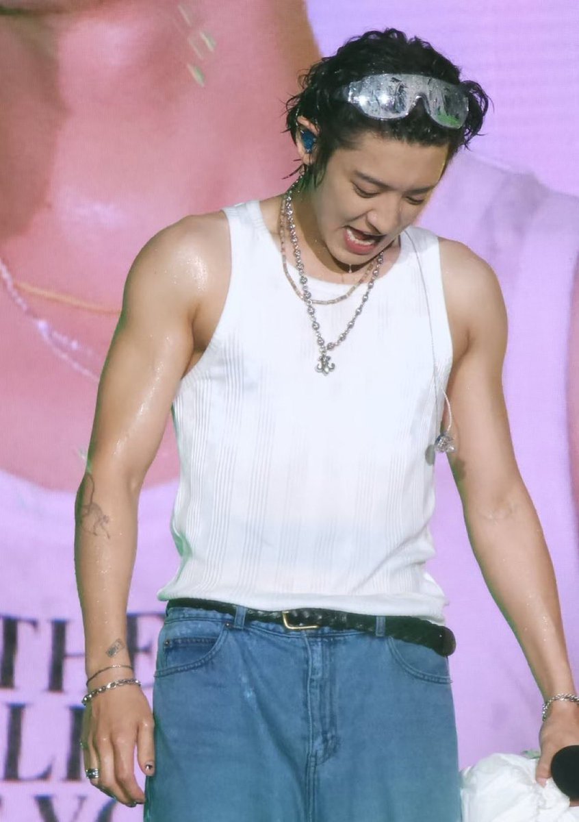 DailyChanyeol27's tweet image. 🖤🤍

#CHANYEOL #찬열