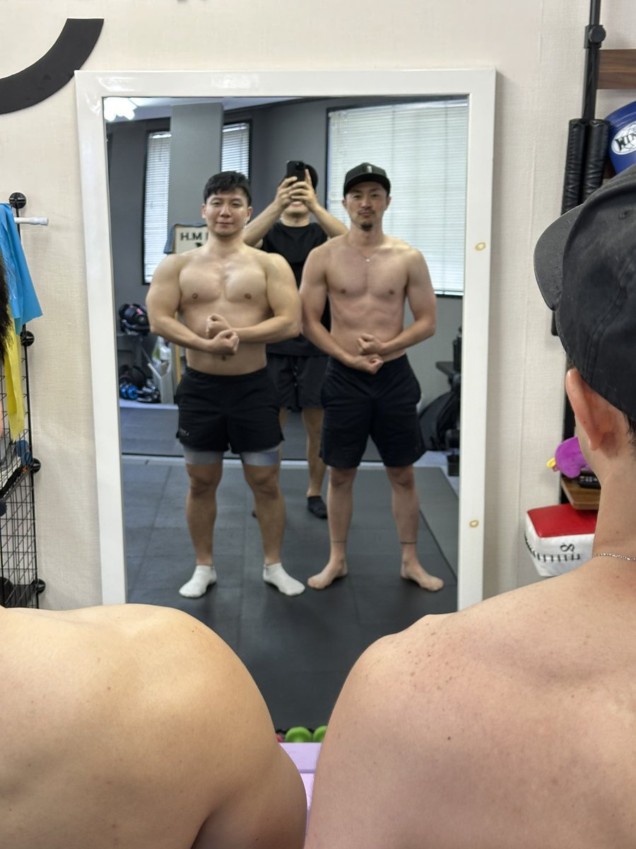 HMpersonalGYM1's tweet photo. めっちゃ変わりました。w

ただ、カラダよりも二人とも健康の意識が高くなり。
オカピトレーナーはお菓子好き、たけしトレーナーはお酒好き。

だけど、運動をすることで健康的に日常生活をさらにアクティブに過ごしております。 https://t.co/mis8opBMeI