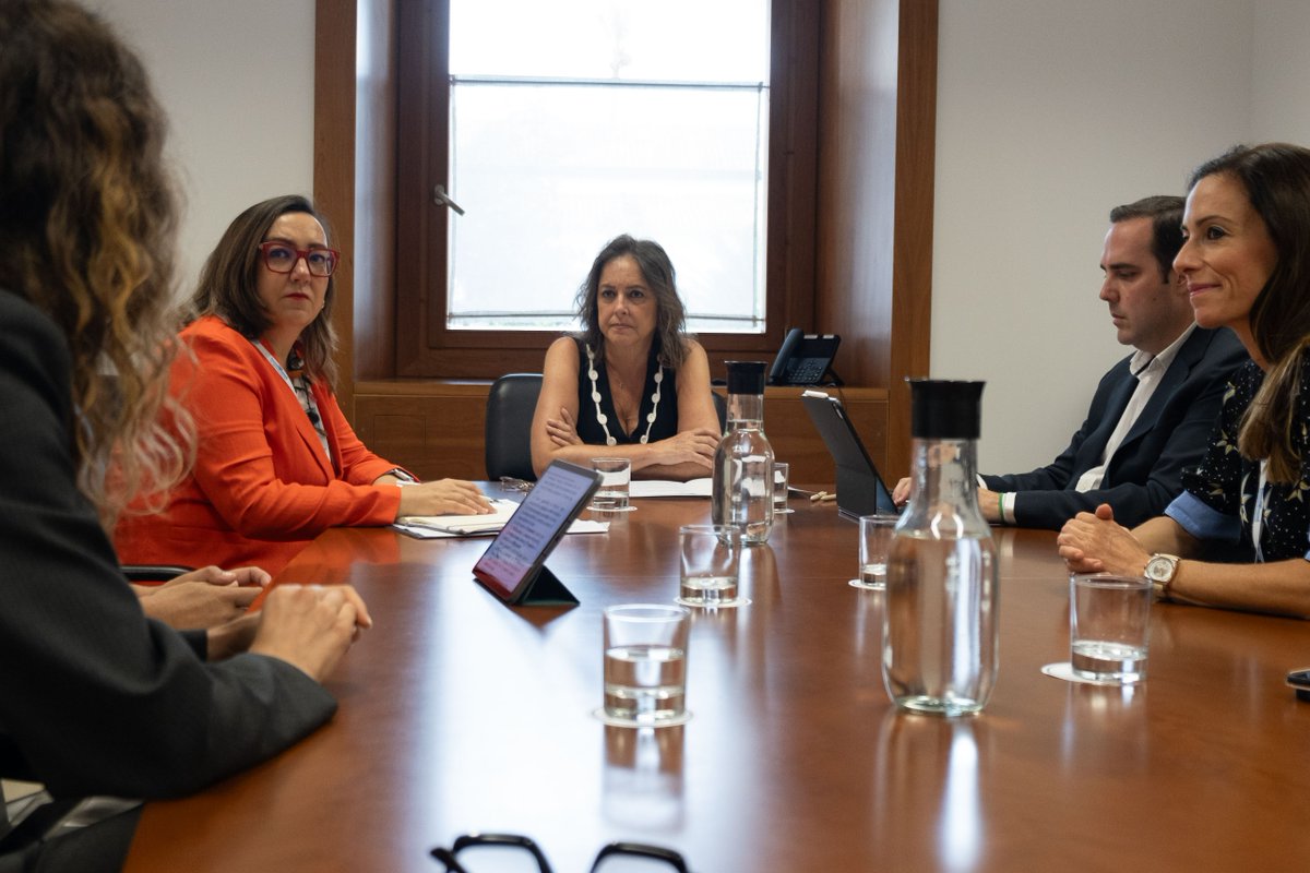 Catalina García (@linagarcia_and) on Twitter photo Hoy la <a href="/AndaluciaJunta/">Junta de Andalucía</a> y <a href="/AstraZeneca/">AstraZeneca</a> fortalecen su colaboración en la lucha contra el #CambioClimático con la firma de un Protocolo General que impulsa nuevas líneas de acción conjuntas.
Suscribimos también un convenio para integrar a la farmacéutica en la <a href="/REDIAM_Oficial/">REDIAM</a> Hoy la <a href="/AndaluciaJunta/">Junta de Andalucía</a> y <a href="/AstraZeneca/">AstraZeneca</a> fortalecen su colaboración en la lucha contra el #CambioClimático con la firma de un Protocolo General que impulsa nuevas líneas de acción conjuntas.
Suscribimos también un convenio para integrar a la farmacéutica en la <a href="/REDIAM_Oficial/">REDIAM</a>