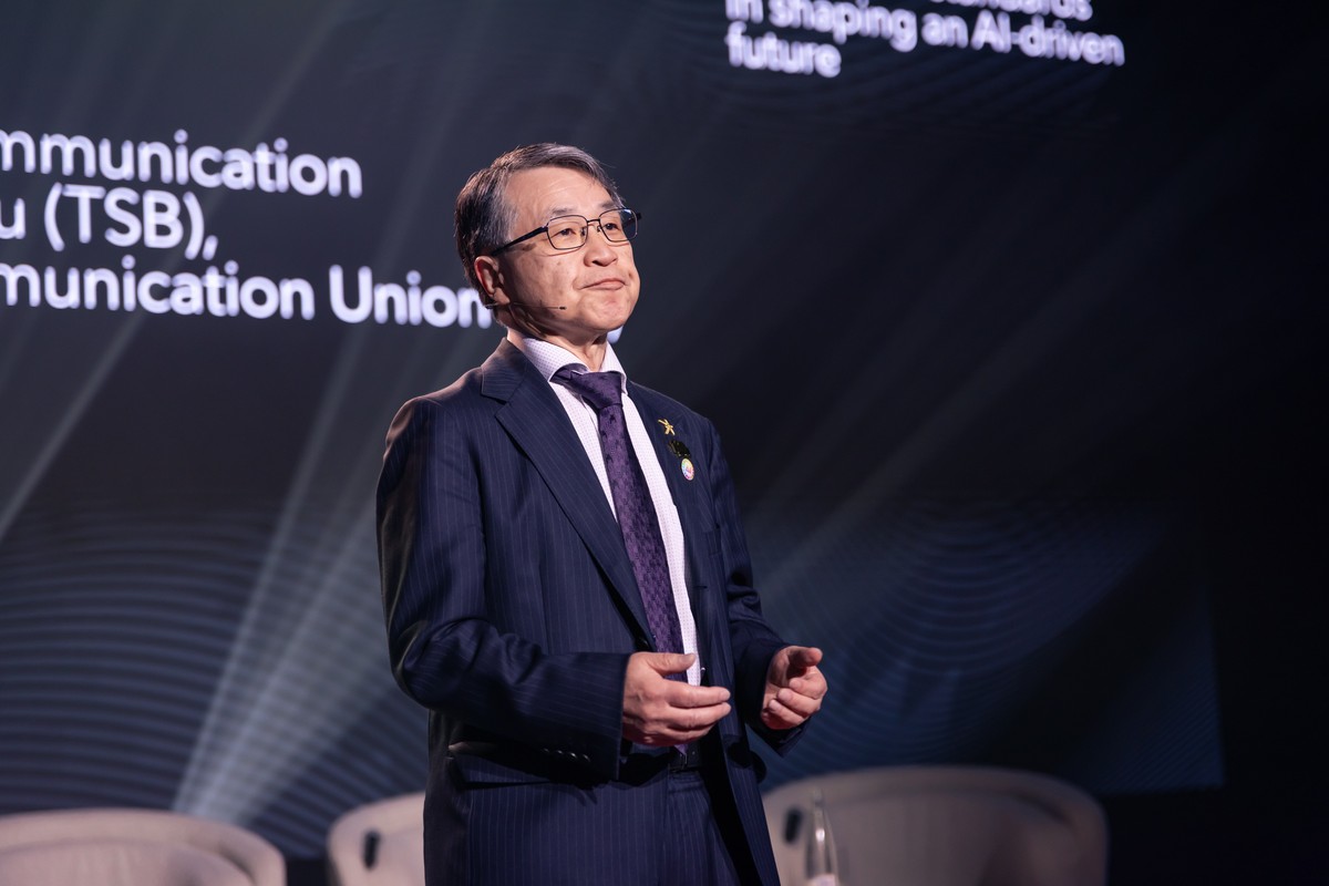 AIforGood's tweet image. The #AIforGood Global Summit continued with the opening of the AI Standardization Exchange on Center Stage, setting the tone for how #AI standards and #collaboration will shape an interoperable, secure, and human-centered future.
This session’s highlights included:
👉 The Role…
